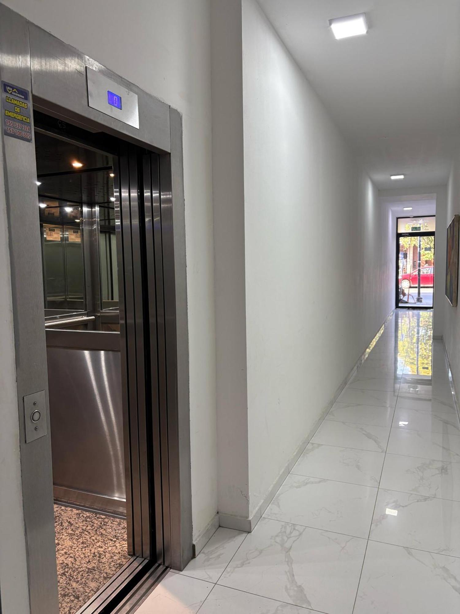 Luminoso Dpto Con Vista Panoramica Y Cochera Techada Apartamento Córdoba